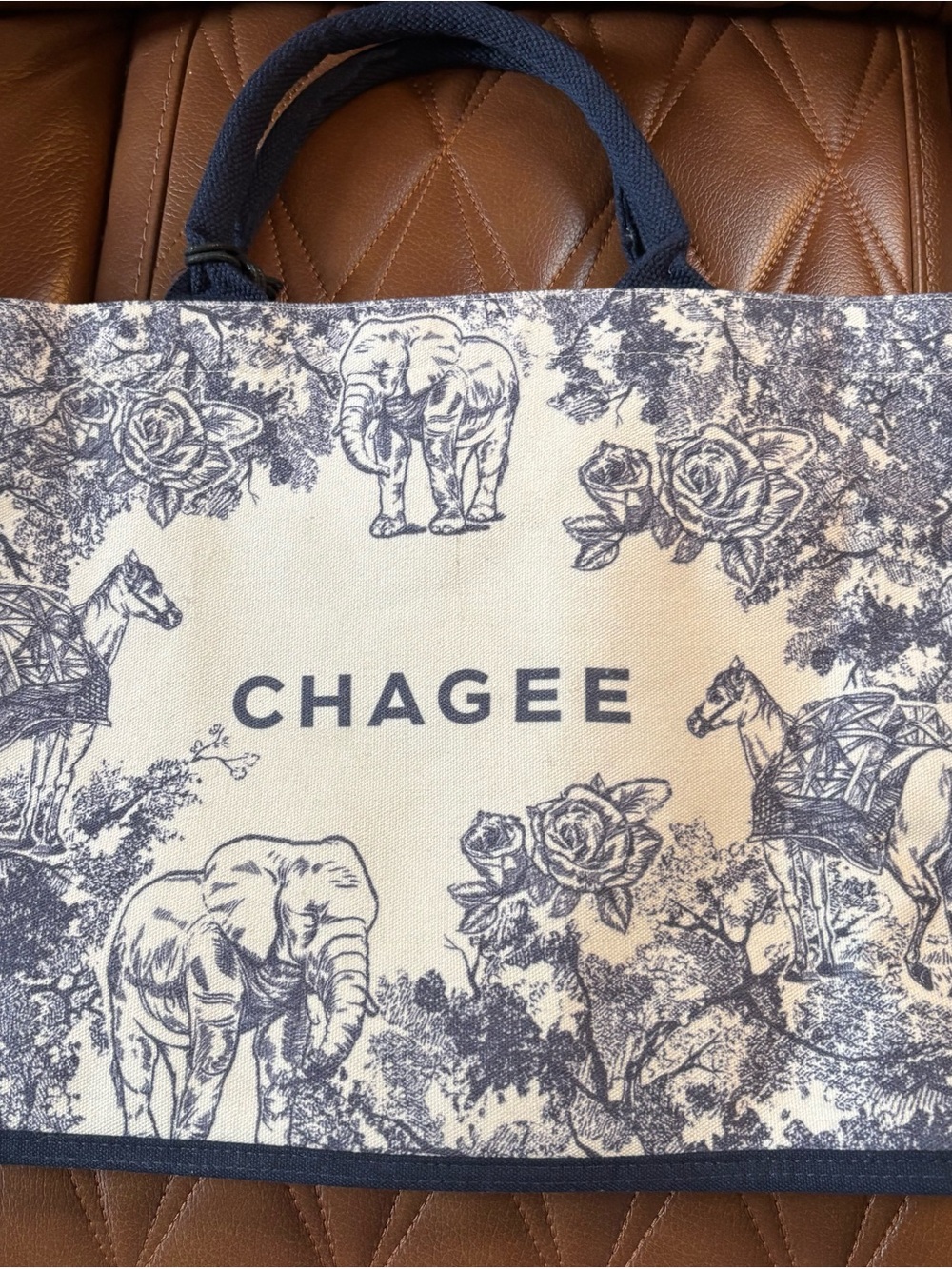 Tote bag by Chagee printed toile design in Navy NWT - Picture 6 of 6